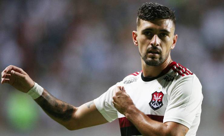 Arrascaeta oscila e Diego pode recuperar vaga de titular no Flamengo de Abel Braga