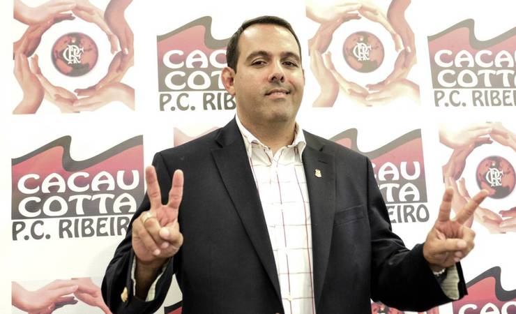 Dirigente do Flamengo atribui pichação à política: 'Da forma que foi escrito, Mickey certo, não foi torcedor'