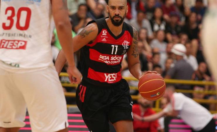 Flamengo sai na frente, mas cede a vitória ao Franca, de virada, por 77 a 71 pelo NBB