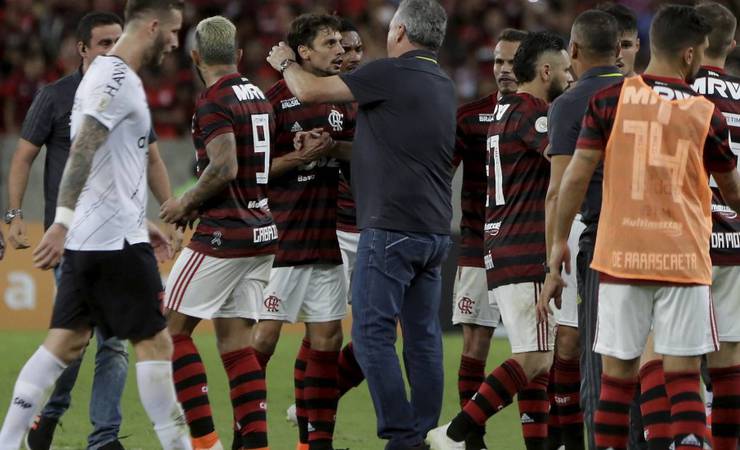 Virada do Flamengo não basta para Abel, que se escora em apoio do elenco