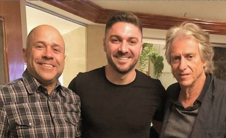 Acerto com o Flamengo? Empresário de Filipe Luis se encontra com o técnico Jorge Jesus
