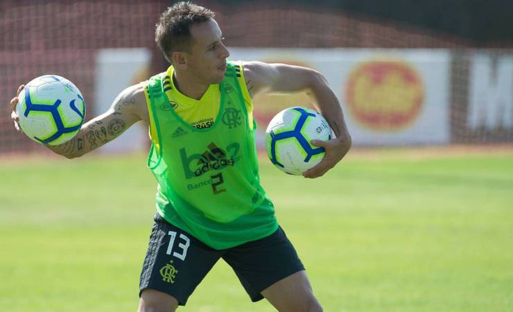 Com Rafinha de novidade, Flamengo divulga relacionados para a Copa do Brasil