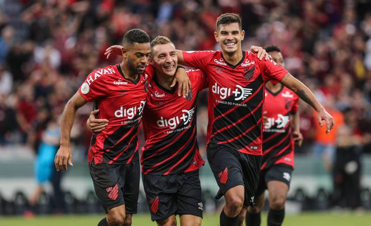 Rival do Fla, Athletico não ganha fora do Paraná desde a mudança de nome