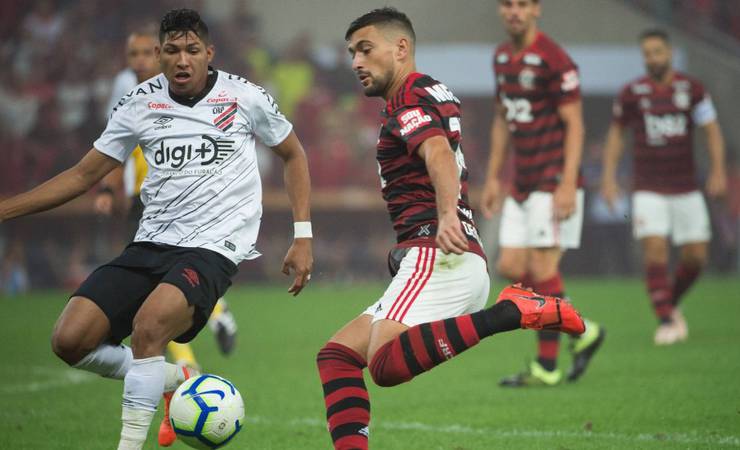 Com lesão grau 2, Arrascaeta tem volta incerta ao Flamengo contra o Emelec; Ribeiro preocupa