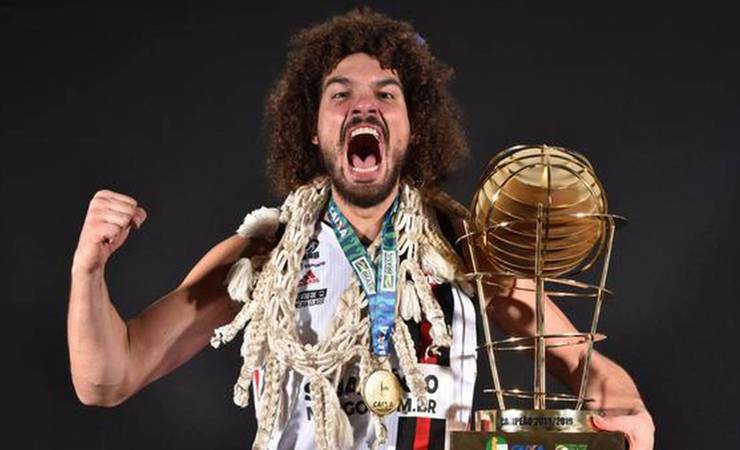 Com proposta de redução salarial, Varejão deixa o Flamengo; Clube responde declarações