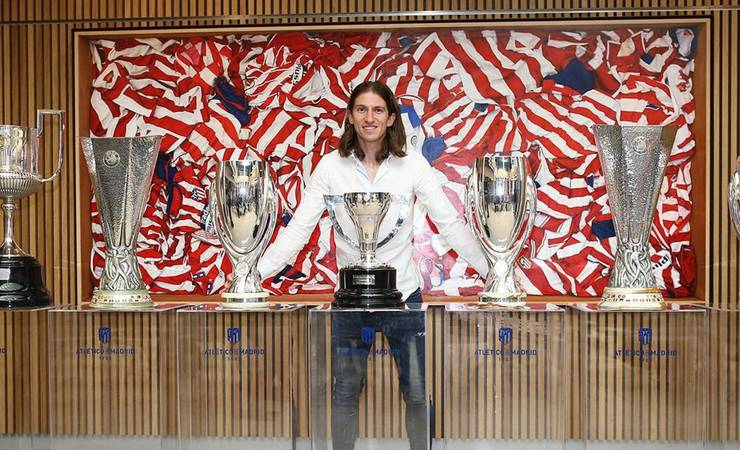 Filipe Luís se despede do Atlético de Madrid e admite coração balançando com proposta do Flamengo