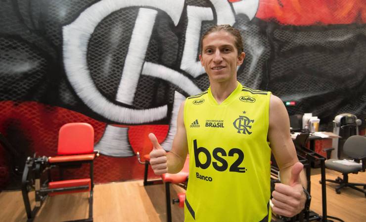 Filipe Luís é apresentado como reforço do Flamengo