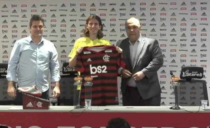 Filipe Luis assume a camisa 16 do Flamengo: 'Venho para ajudar, não sou o salvador da pátria'