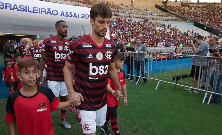 Com lesão muscular, Rodrigo Caio é dúvida no Flamengo para duelo contra o Emelec
