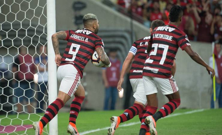Nos pênaltis, Flamengo elimina o Emelec e avança às quartas da Libertadores