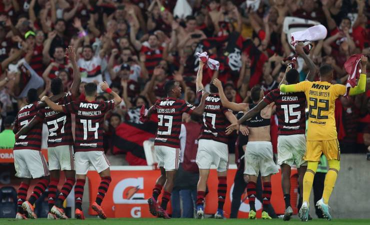 Torcida do Flamengo segura time até o fim e comemora vaga na Libertadores