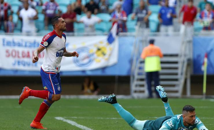 Irregularidade faz Diego Alves ser questionado; Jesus defende titular do Flamengo
