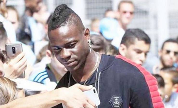 Torcida do Flamengo 'invade' Instagram de Balotelli em meio a possível chegada