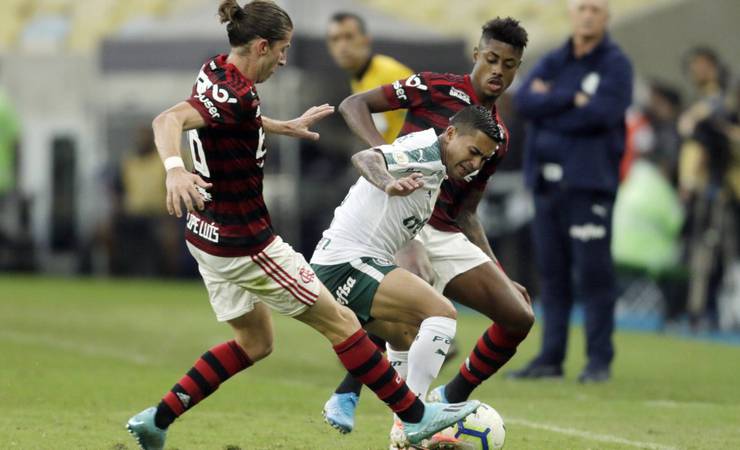 Poder nas laterais: Rafinha e Filipe Luís abrem caminho para Flamengo crescer aproveitamento