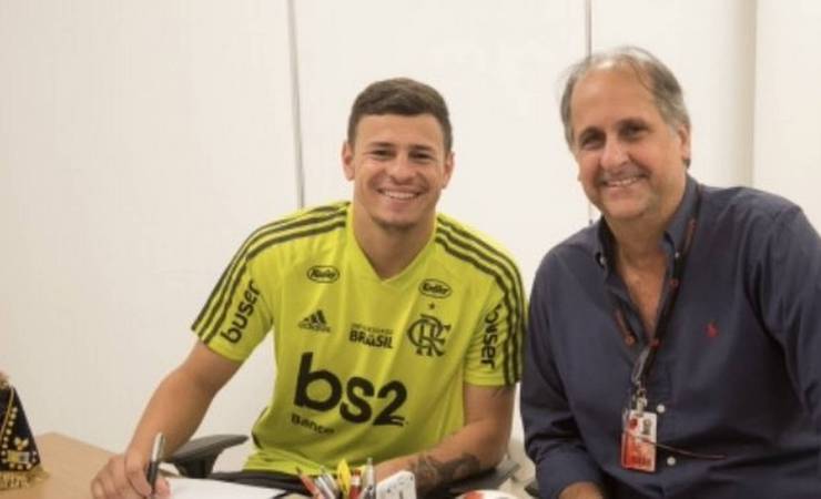 Flamengo renova o contrato de Hugo Moura até o fim de 2023