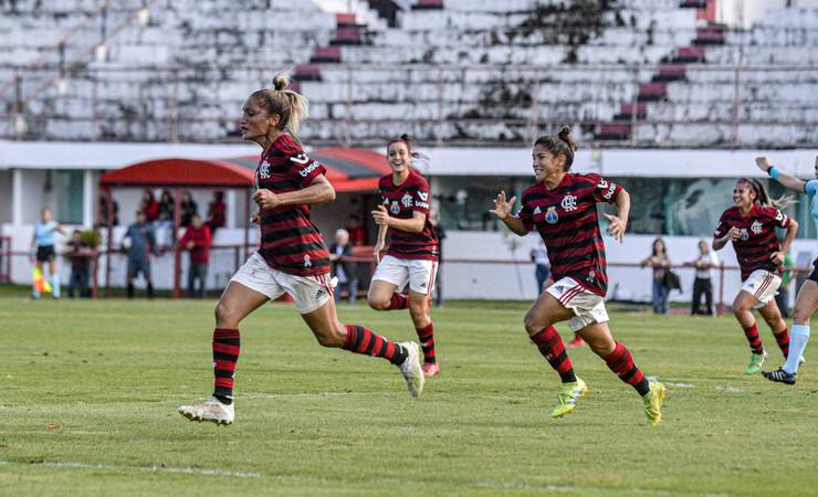 Flamengo acerta patrocínio da Azeite Royal para futebol masculino e feminino