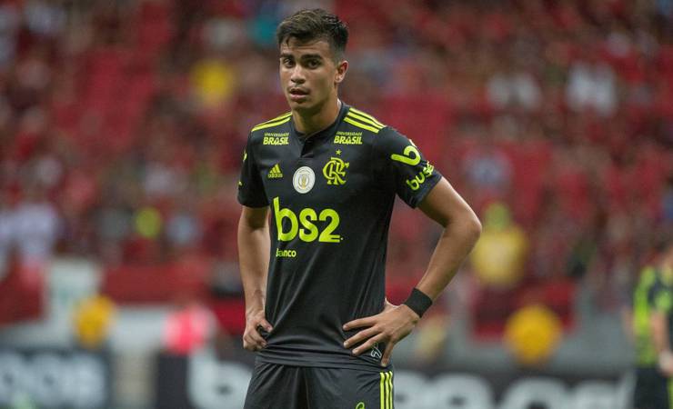 Comparado a Kaká no Flamengo, Reinier ganha recado do ídolo: 'Sucesso para você'