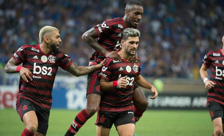 Flamengo supera o Cruzeiro e pela primeira vez na história vence sete seguidas no Brasileiro