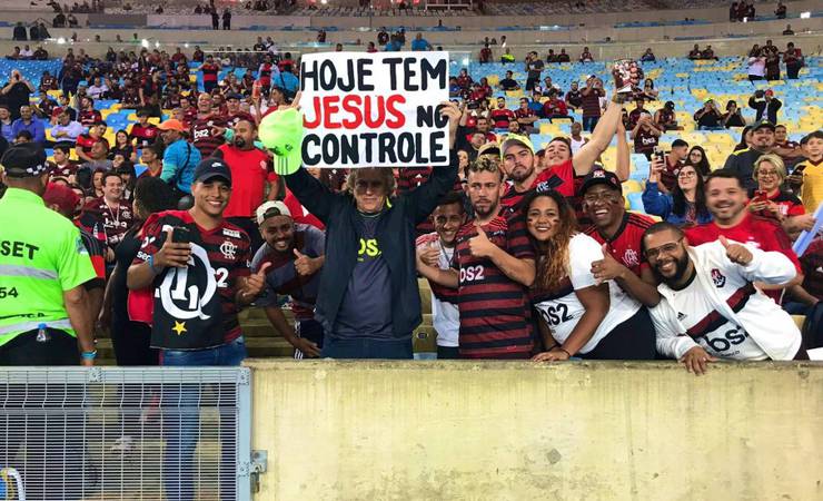 'Jesus no controle' do Flamengo: saiba quem é o sósia do técnico rubro-negro