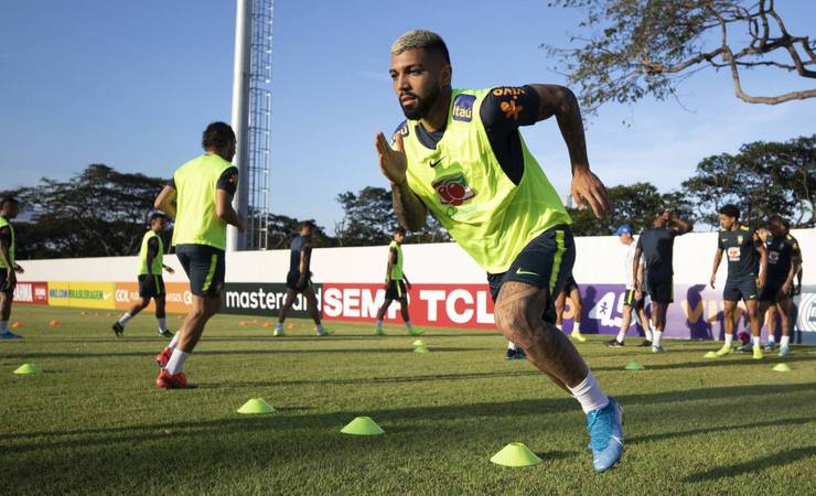 Torcida do Flamengo reclama de Tite por não usar Gabigol e Rodrigo Caio em jogo do Brasil