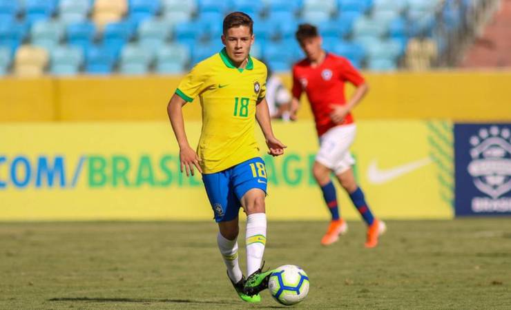 CBF convoca Pedro Lucas, do Grêmio, para substituir Reinier, do Flamengo