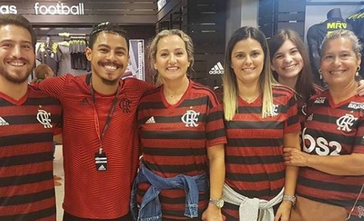 Família de Jorge Jesus vai às compras em loja do Flamengo antes de semifinal no Maracanã