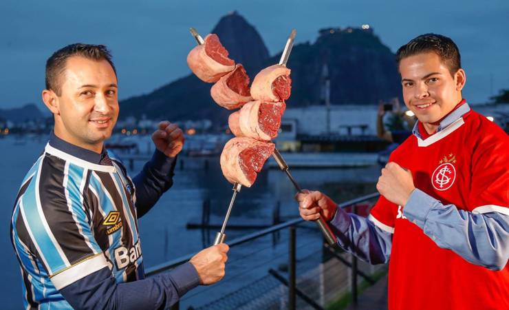 Flamengo x Grêmio: Funcionários de churrascaria no Rio, colorados e gremistas vivem clima do jogo