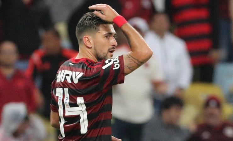Flamengo x Grêmio: Arrascaeta e Rafinha são escalados como titulares