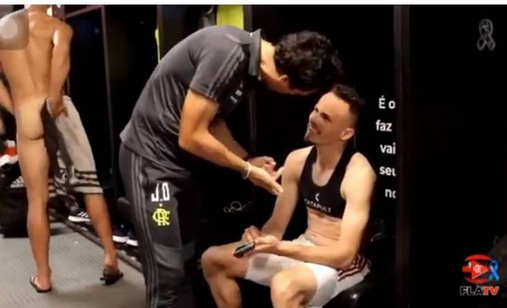 Pablo Marí fica revoltado com vídeo do Flamengo em que aparece nu no vestiário