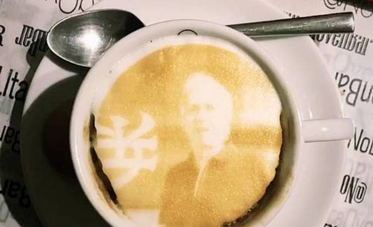 Filho de Jorge Jesus compartilha imagem de café com o rosto do pai