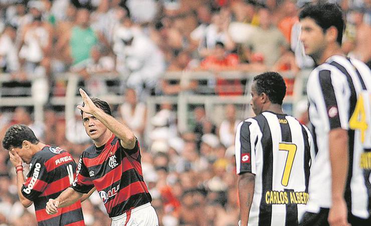 #Hexa10anos: Com gol olímpico de Pet, Flamengo vencia o Atlético-MG e, finalmente, passava a pensar em título