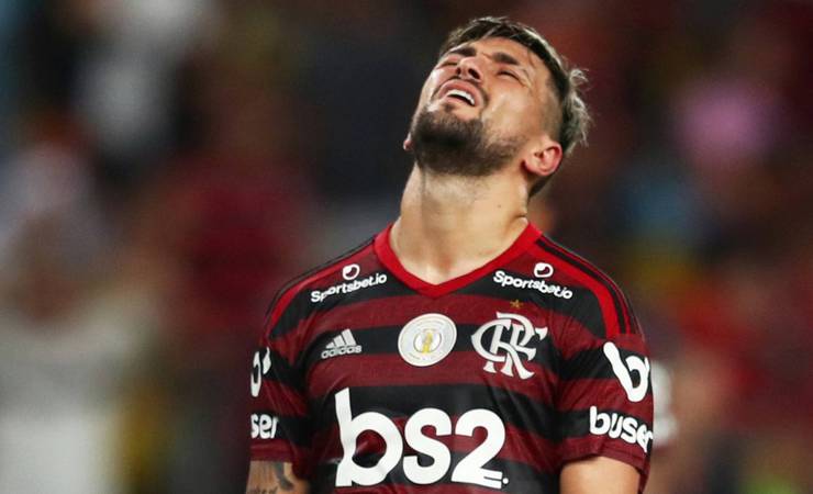 Jornal argentino levanta suspeita sobre lesão de Arrascaeta no Flamengo: 'Arrancaeta?'