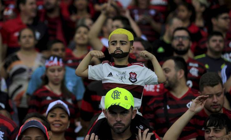 Inspirado no artilheiro, Gabigolzinho é novo fenômeno da torcida do Flamengo
