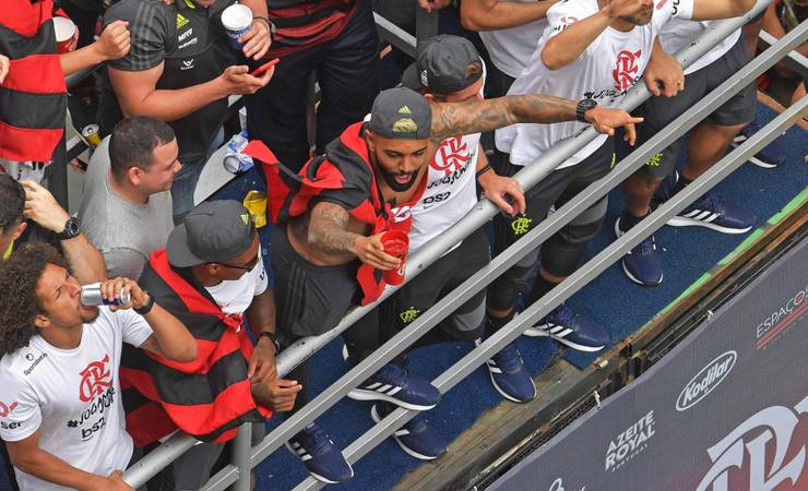 Gabigol volta a provocar o Palmeiras em festa do Flamengo e alfineta o Vasco: 'Sempre vice'