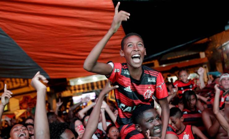 Festa na favela: como os títulos do Flamengo foram celebrados nas comunidades do Rio