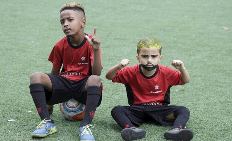 Bruninho Henrique e Gabigolzinho: dupla mirim faz sucesso imitando atacantes do Flamengo