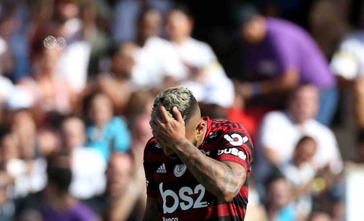 Flamengo leva 4 a 0 do Santos e perde no Brasileiro após 29 jogos invicto