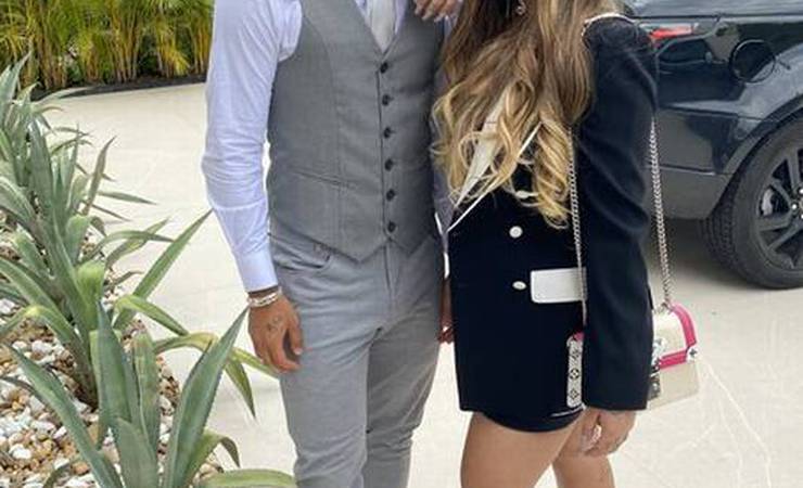 Gabigol vai à premiação com a irmã de Neymar; Jesus e elenco também participam