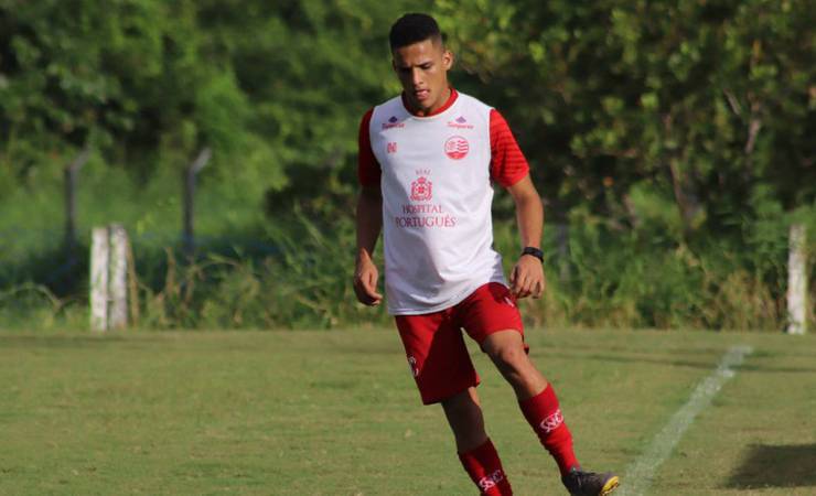 Fora de ação no Flamengo, Thiago Fernandes faz tratamento dentário e fortalecimento muscular