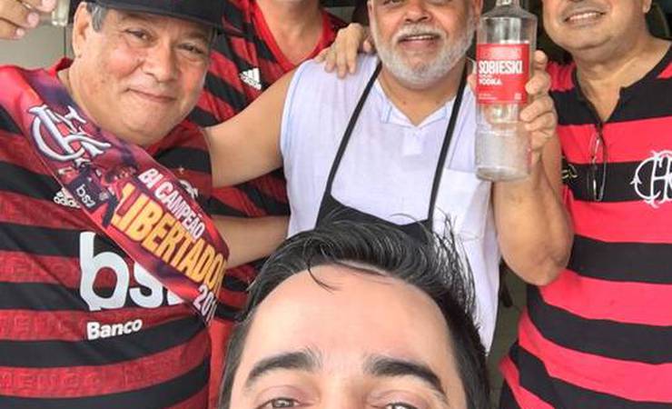 Torcedores do Flamengo dão até o sangue para driblar o trabalho na estreia do Mundial