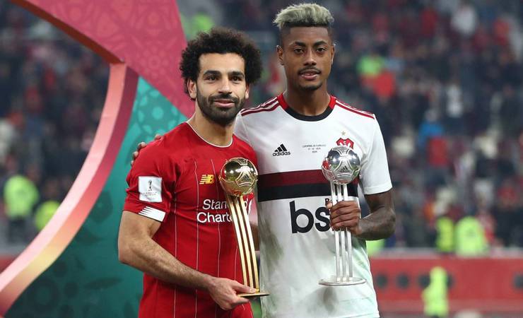 Salah é eleito o melhor jogador do Mundial de Clubes; Bruno Henrique fica com a bola de prata