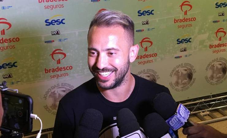 Éverton Ribeiro comemora permanência de Jorge Jesus: 'Nos deu um caminho vitorioso'