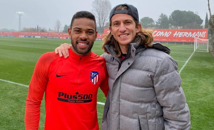 De férias do Flamengo, Filipe Luís visita o Atlético de Madrid