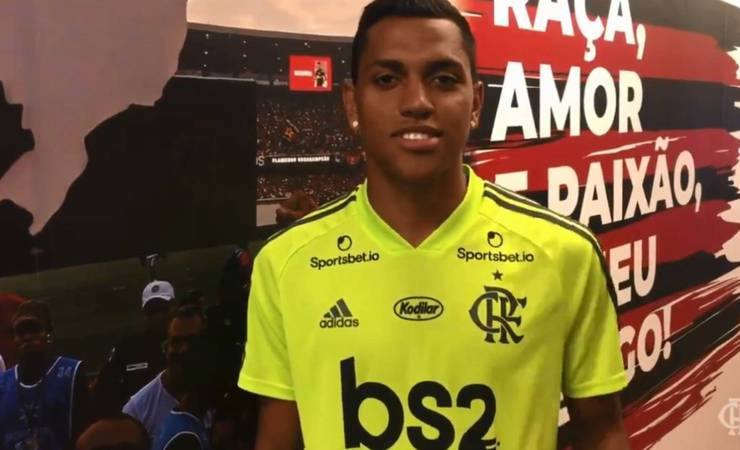 Reforço do Flamengo, Pedro Rocha visita o Ninho do Urubu: 'Conhecendo a nova casa'