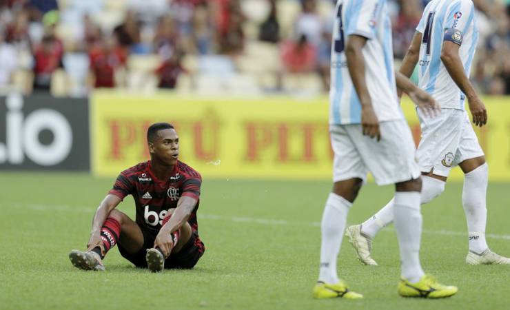 Lucas Silva despista sobre saída, e técnico do Flamengo defende atacante de vaias