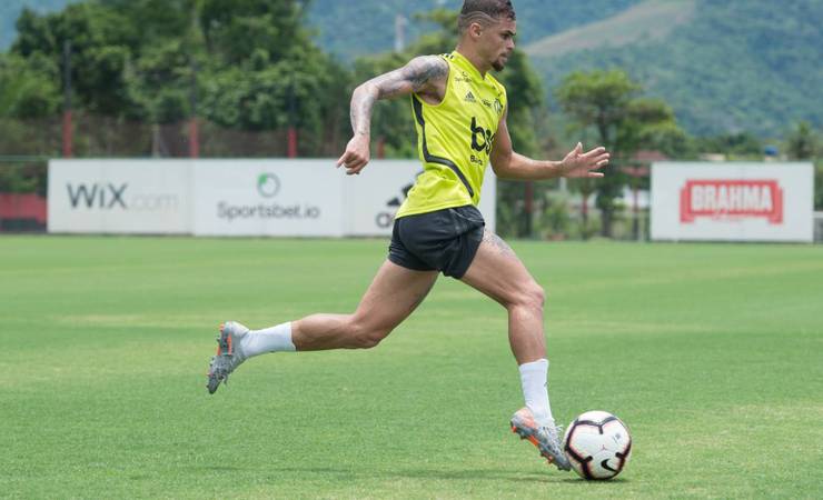 Michael se une a Diego Alves e segue dúvida no Flamengo para clássico diante do Fluminense