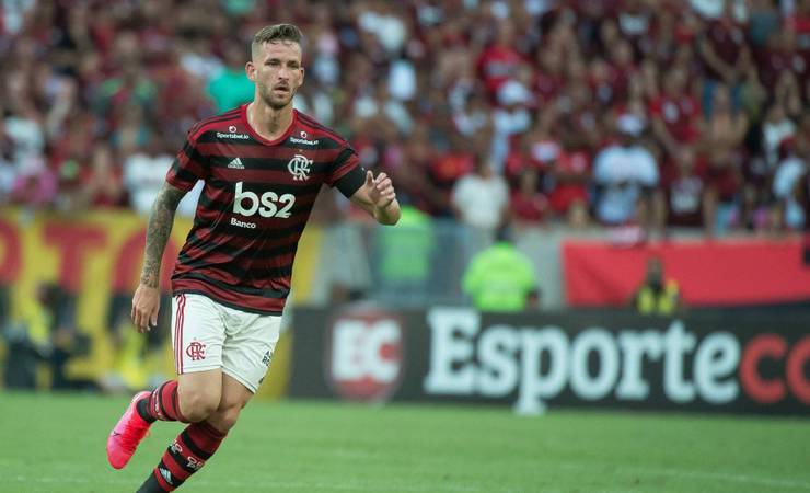 Léo Pereira vira dúvida no Flamengo, mas Rodrigo Caio tem volta certa