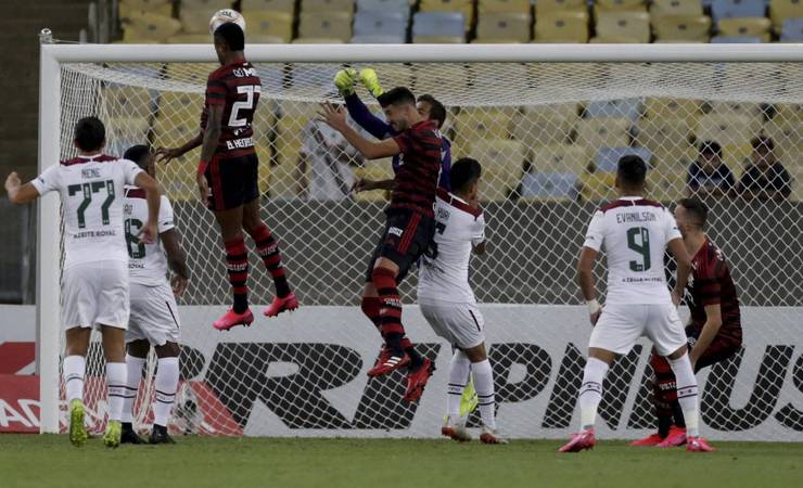 Flamengo é denunciado pela Procuradoria do TJD-RJ por gritos homofóbicos no Fla-Flu