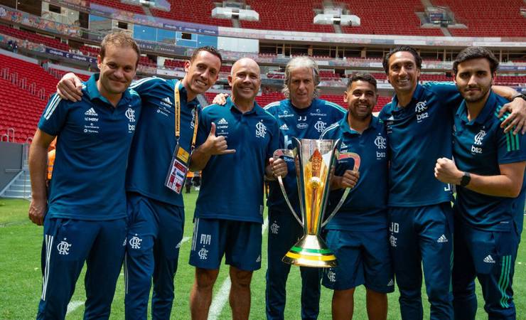 Jorge Jesus volta a usar termo 'outro patamar'; Bruno Henrique o defende: 'Não vejo arrogância'