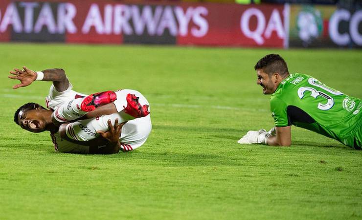 Bruno Henrique, do Flamengo, inicia fisioterapia no joelho e não tem lesão grave